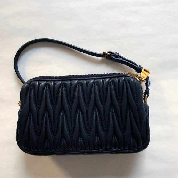 MIU MIU Matelassé Mini Bag Clutch Wristlet Black & Gold Leather BAG CHARM Rare - Picture 7 of 12